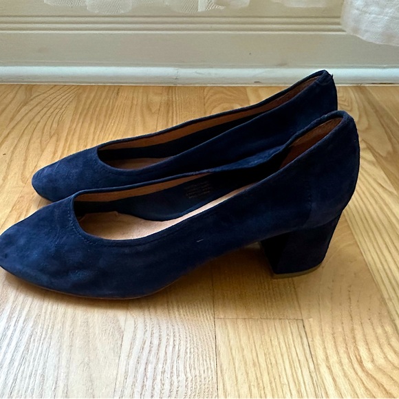 Intervalle mid-heel suede shoes for women, size 38. - Picture 3 of 4